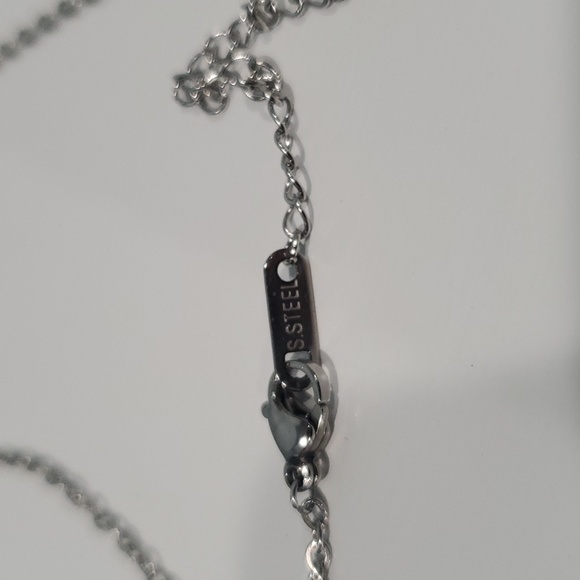 NWOT Taylor Swift Inspired "Fearless" Necklace - Picture 4 of 4